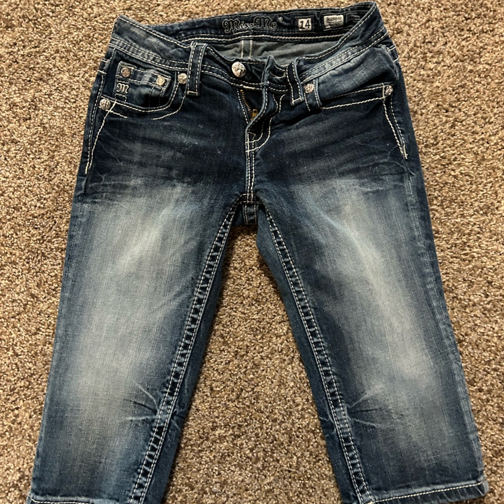 Size 14 Capri Miss Me jeans. Like new condition as seen in photos.